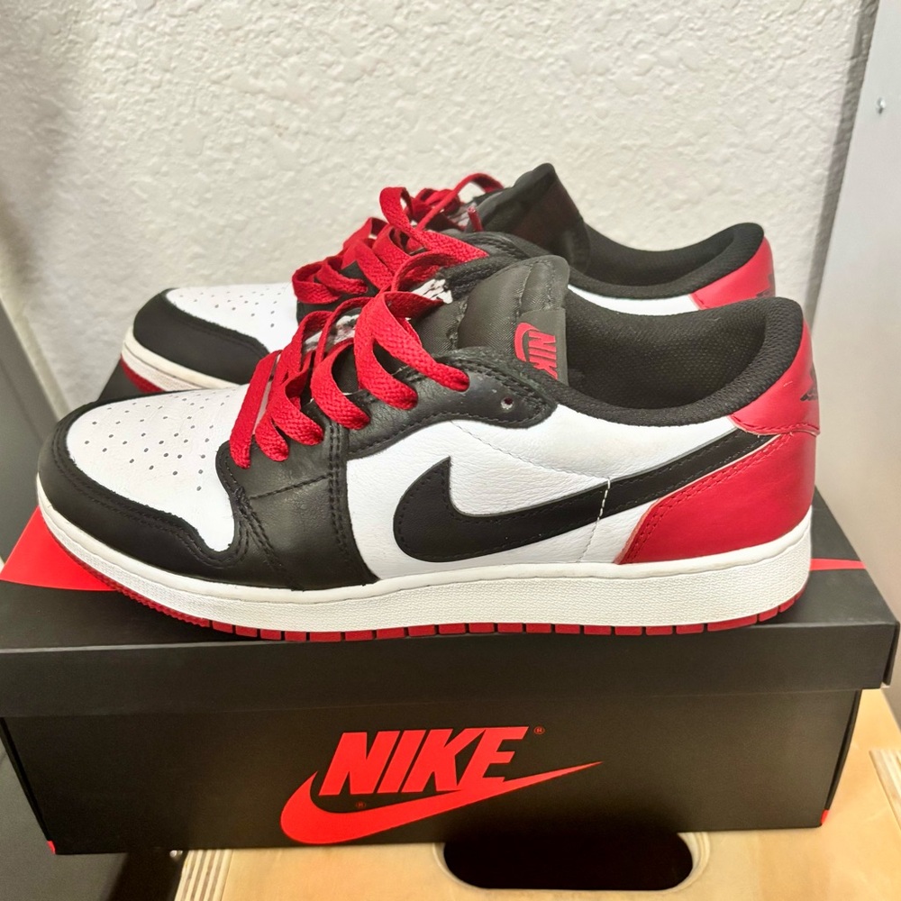 Nike Black and White Sneakers High-Top Retro Style